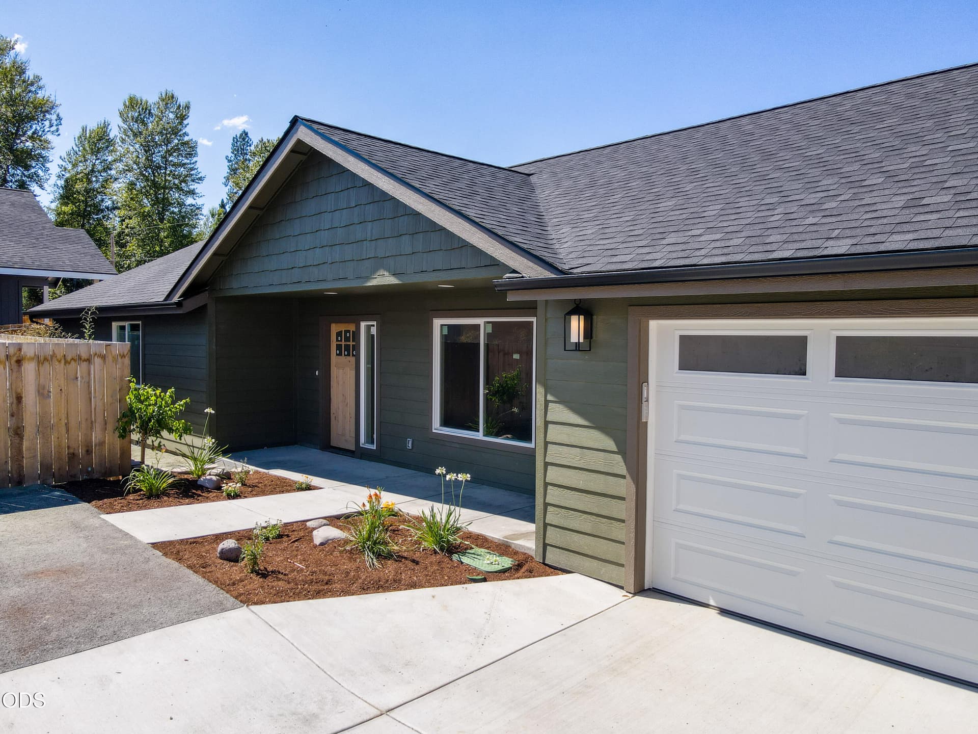 3. Photo 3 of 31, 2728 Denton Trail, Grants Pass, OR 97527