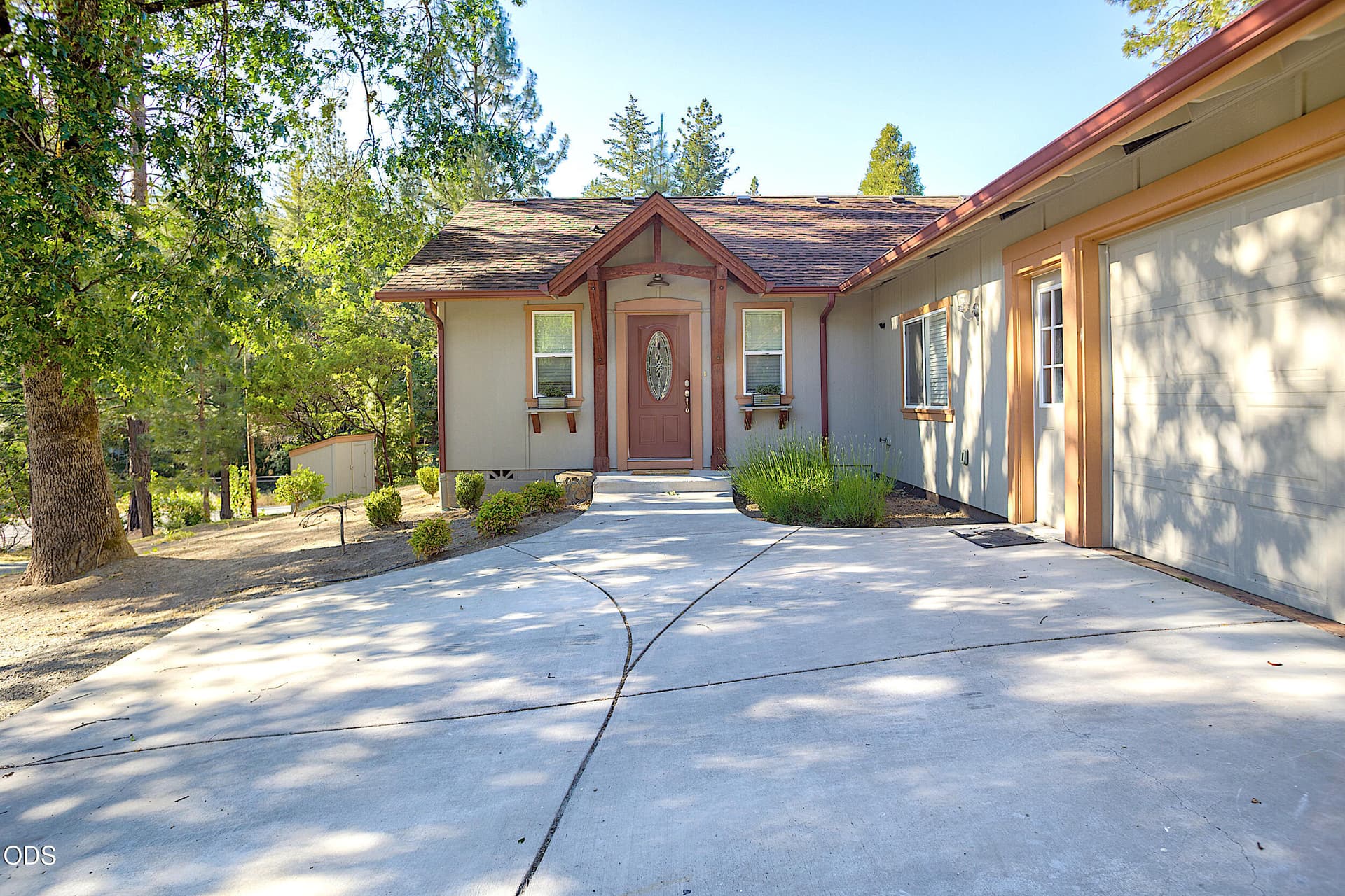 4_0r1a2974b_5b_6b_7b_8b. Photo 5 of 30, 697 Jaynes Drive, Grants Pass, OR 97527