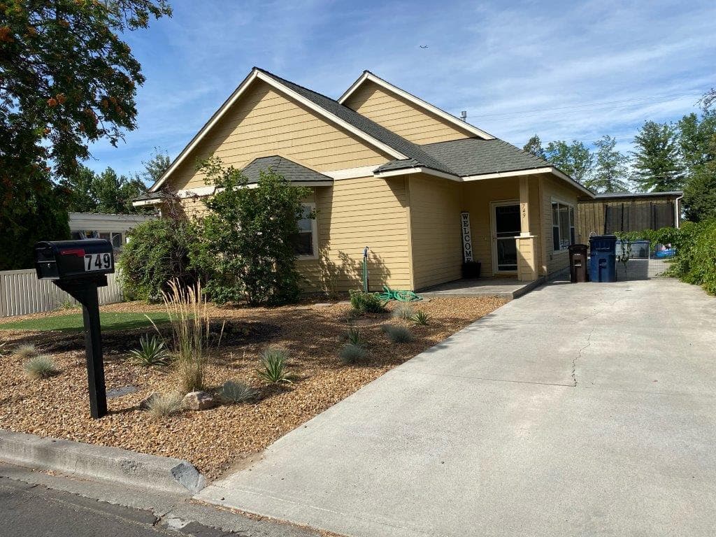 Front of House. Photo 2 of 19, 749 NW 8th Street, Redmond, OR 97756