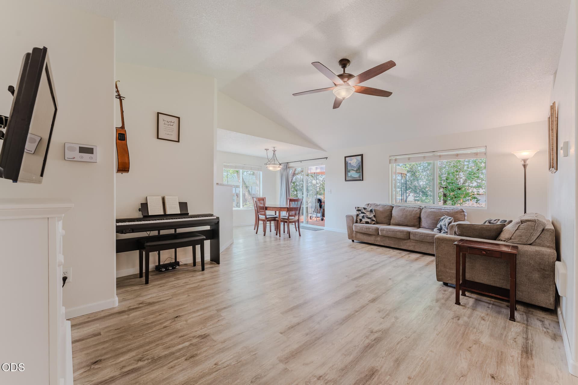 2635 NE Yellowpine Rd - Small Size-13. Photo 4 of 48, 2635 NE Yellowpine Road, Prineville, OR 97754