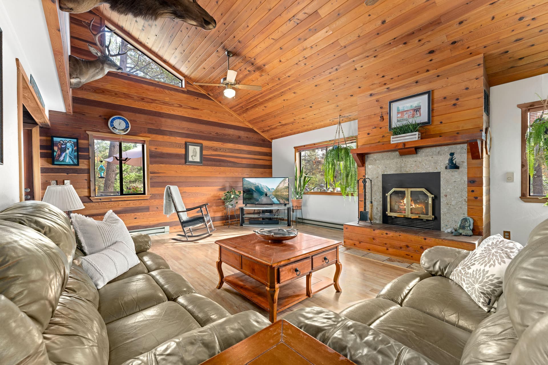 INT (8 of 26). Photo 3 of 67, 300 Dunlap Road, Jacksonville, OR 97530