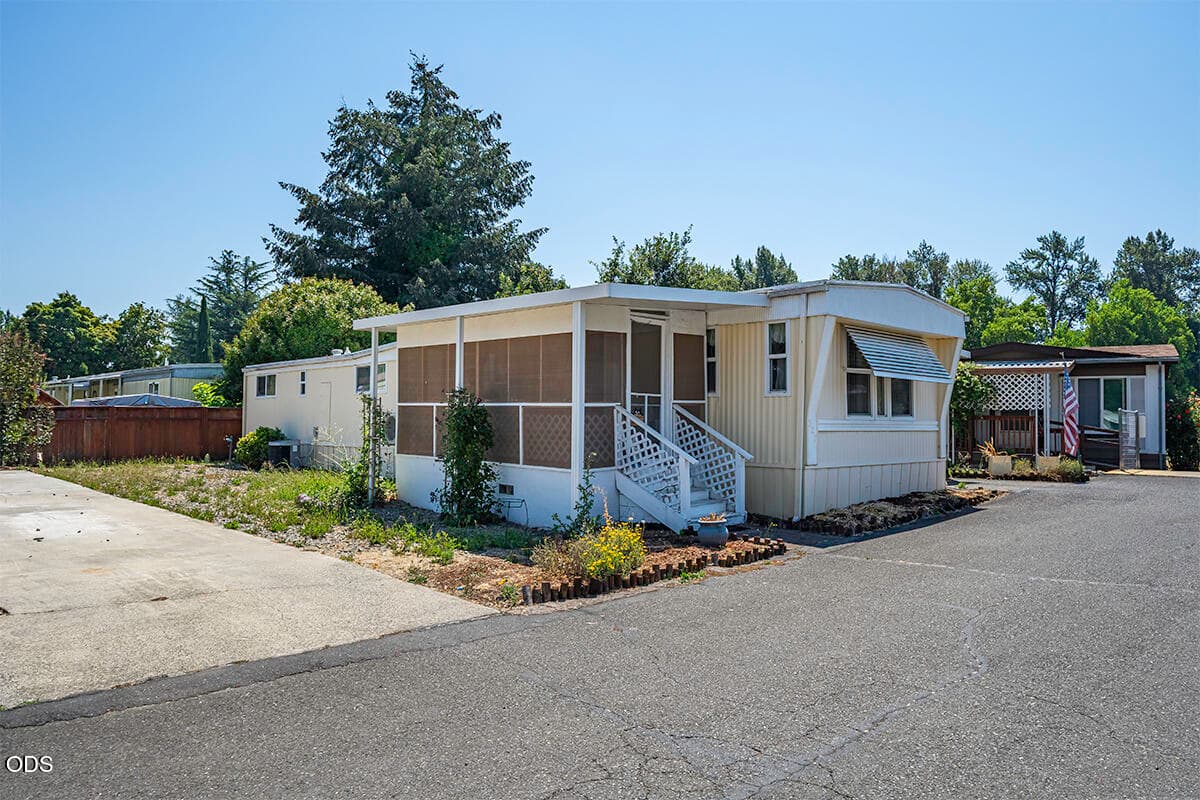 DSC09335-HDR-Edit. Photo 2 of 30, 327 Sandlewood Drive, Grants Pass, OR 97526