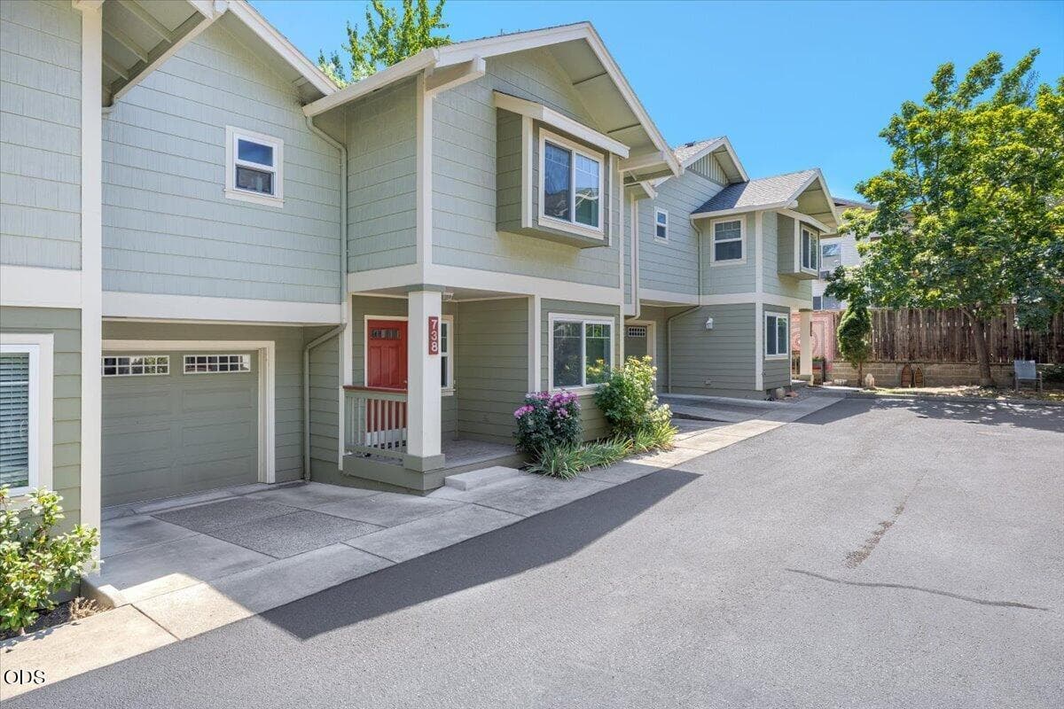 02-CI_9547. Photo 2 of 25, 738 Normal Avenue, Ashland, OR 97520