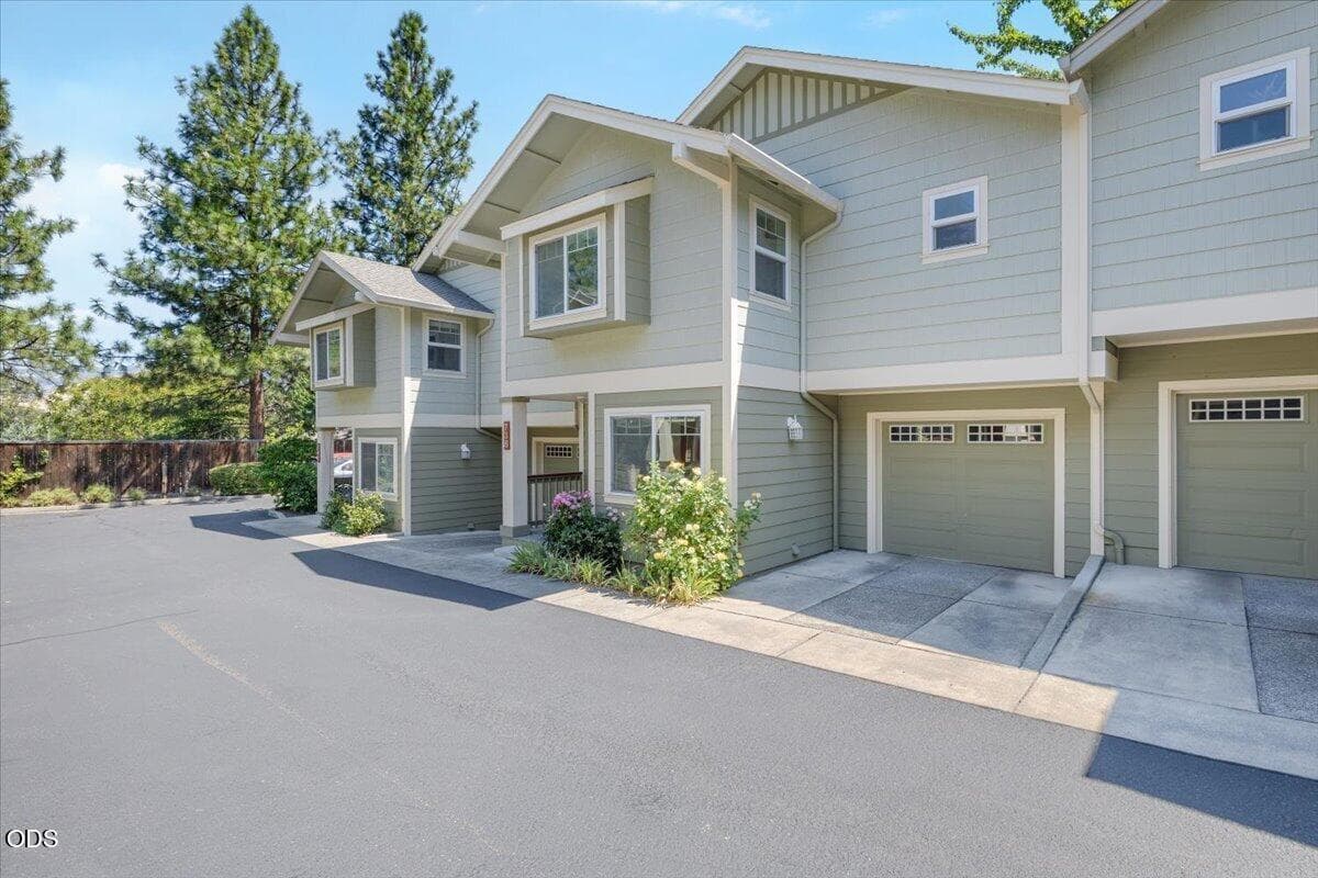 03-CI_9557. Photo 3 of 25, 738 Normal Avenue, Ashland, OR 97520