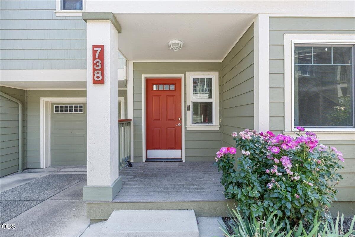 04-CI_9562. Photo 4 of 25, 738 Normal Avenue, Ashland, OR 97520