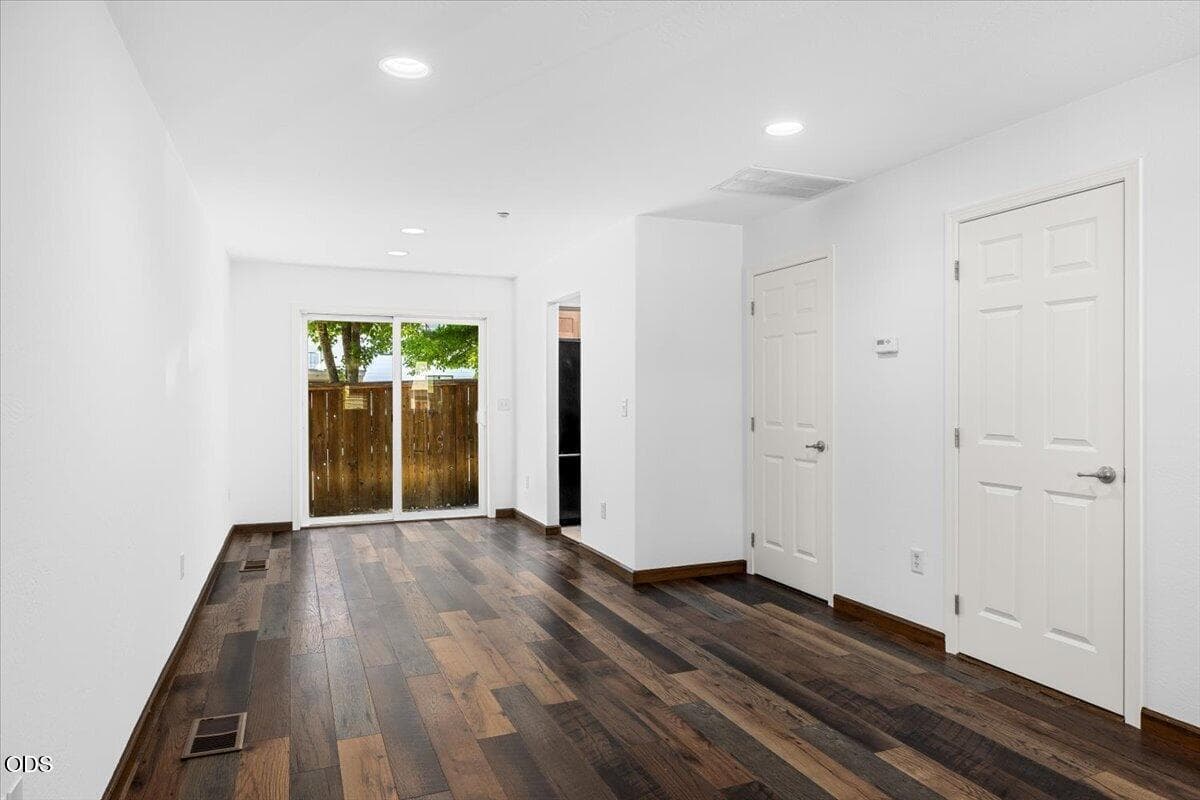 06-CI_9583. Photo 5 of 25, 738 Normal Avenue, Ashland, OR 97520