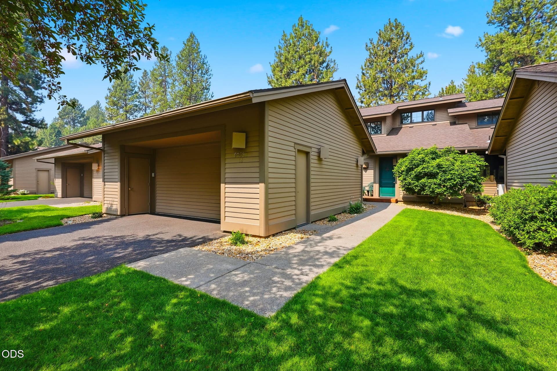 03-web-or-mls-Riley_Visuals_003. Photo 2 of 41, 60527 Seventh Mountain Drive, Bend, OR 97702