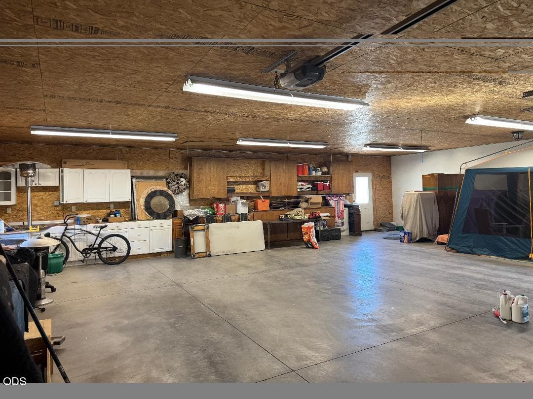 thumbnail (1). Photo 5 of 48, 12140 Clovis Drive, Klamath Falls, OR 97603