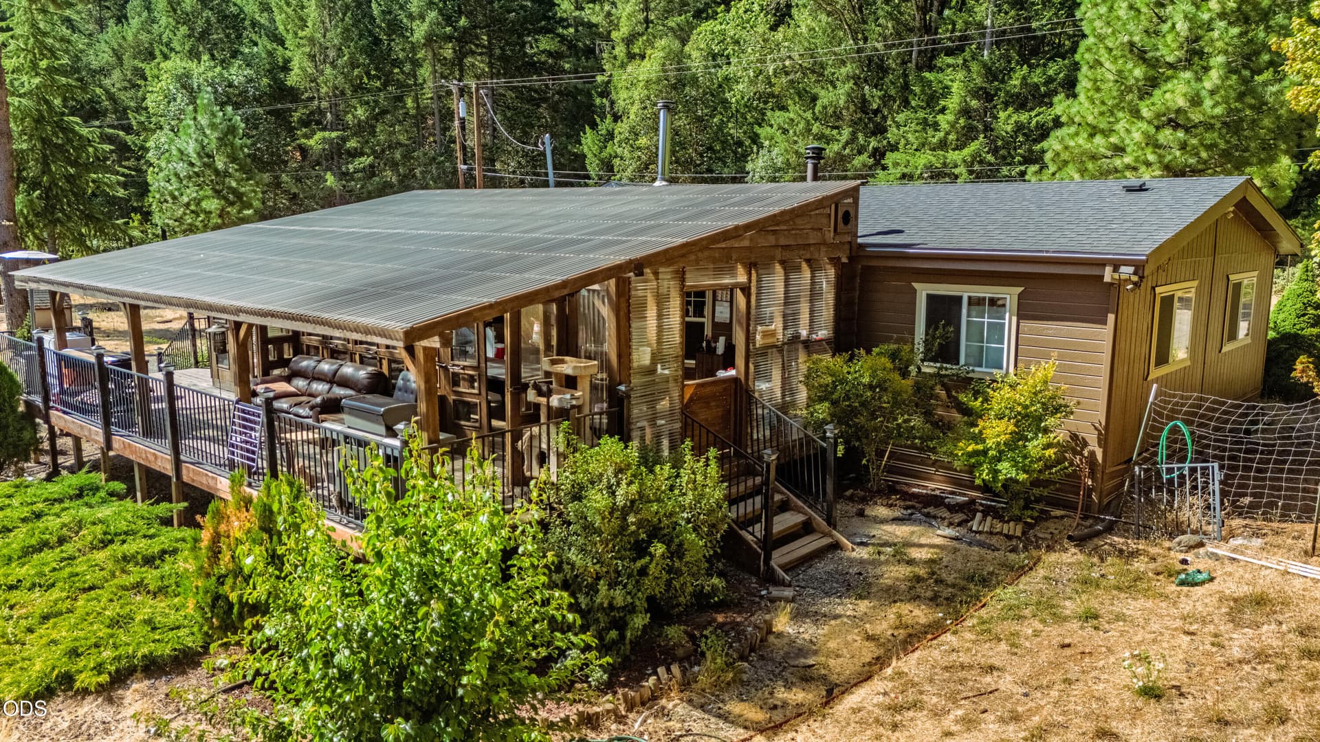 backdeck e. Photo 2 of 40, 110 Pine Tree Way, Selma, OR 97538