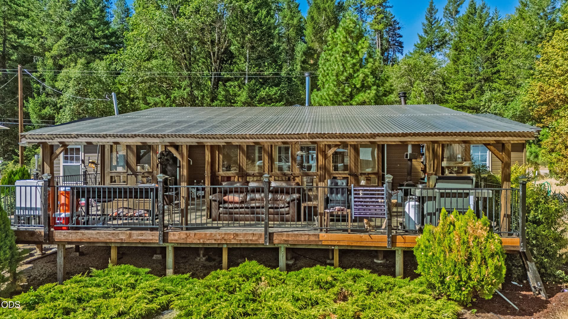 backdeck b. Photo 3 of 40, 110 Pine Tree Way, Selma, OR 97538
