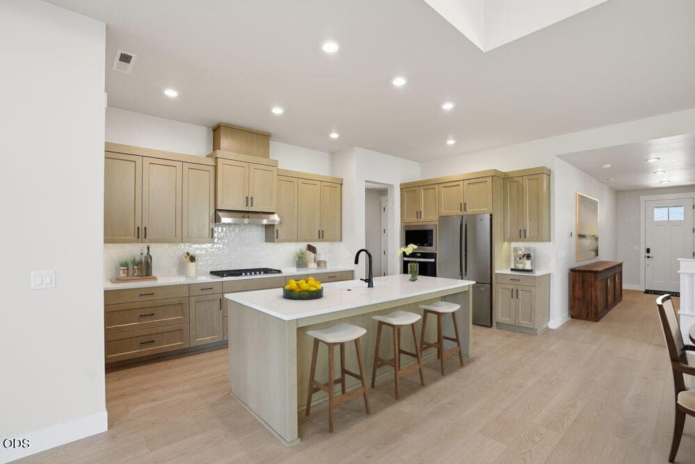 Siskiyou-T-Classic-Kitchen. Photo 4 of 13, 60928 SE Apollo Place, Bend, OR 97702