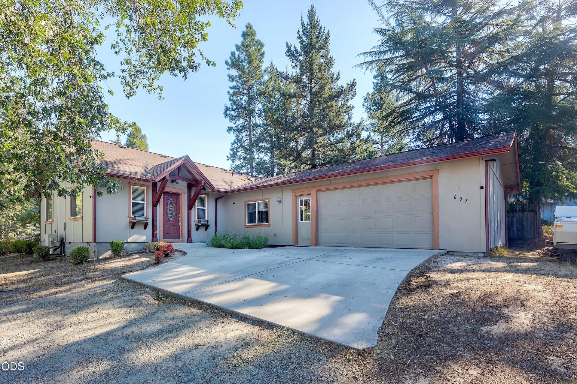 0R1A5220b_1b_2b_3b_4b. Photo 1 of 30, 697 Jaynes Drive, Grants Pass, OR 97527