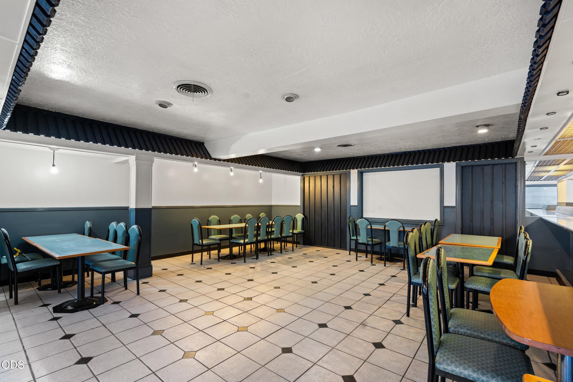 Restuarant. Photo 4 of 41, 1206 N Riverside Avenue, Medford, OR 97501