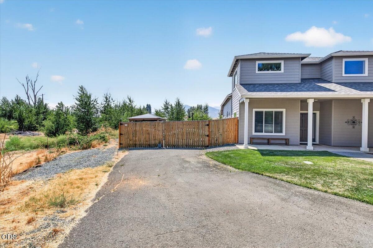 06-6. Photo 5 of 53, 232 Willow Springs Drive, Talent, OR 97540
