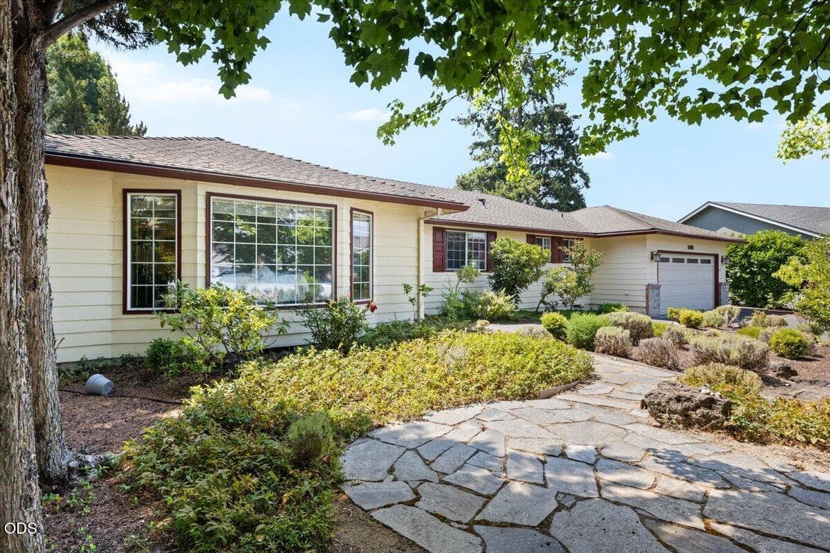 1. Photo 3 of 32, 2406 Senate Way, Medford, OR 97504