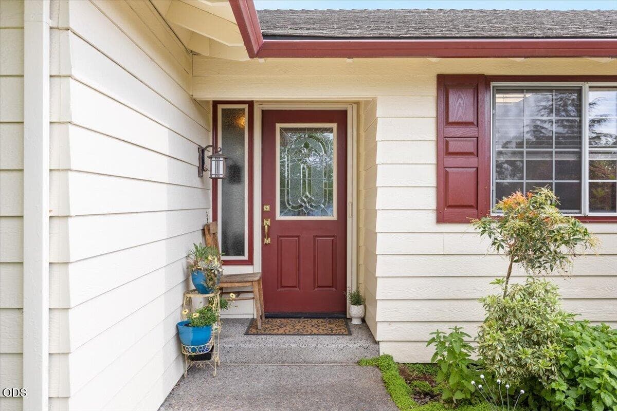1. Photo 4 of 32, 2406 Senate Way, Medford, OR 97504