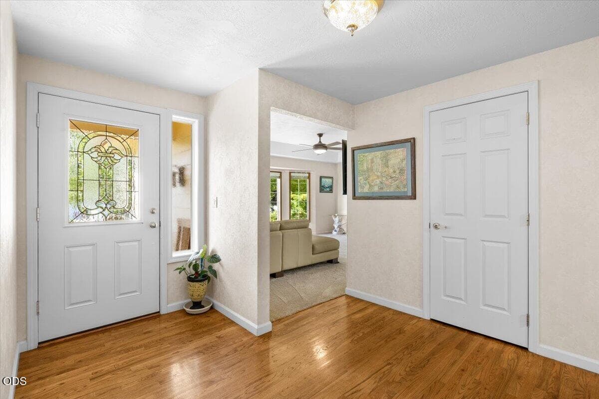 1. Photo 5 of 32, 2406 Senate Way, Medford, OR 97504