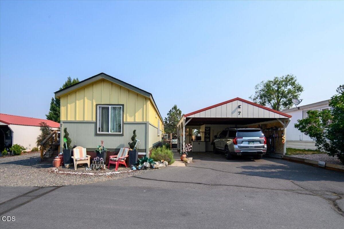02-6100 S Hwy 97, Redmond #7-2. Photo 3 of 25, 6100 S Highway 97 Unit 7, Redmond, OR 97756
