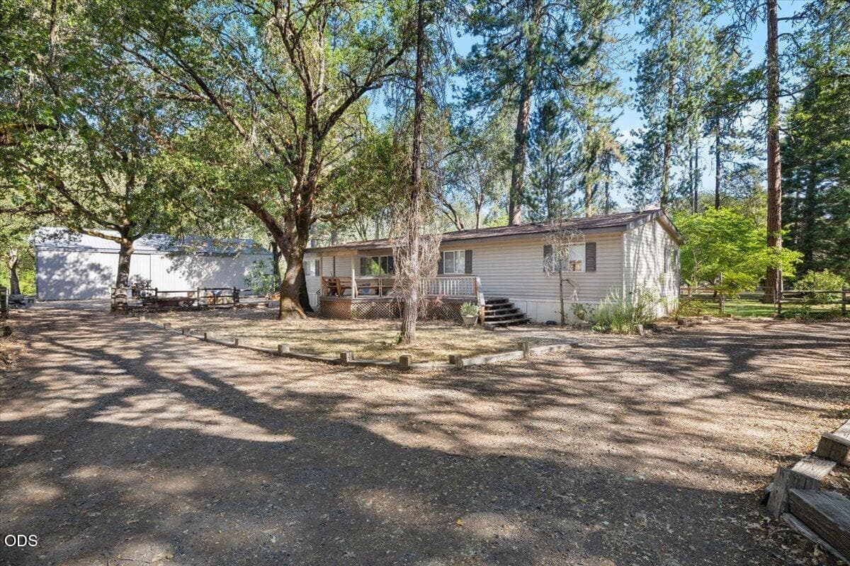 1. Photo 1 of 26, 1401 Upper River Road, Gold Hill, OR 97525