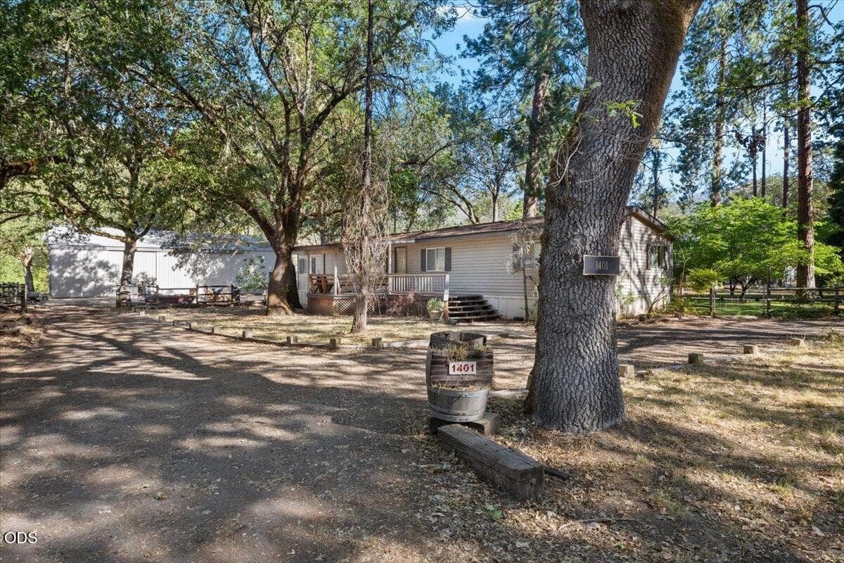 2. Photo 2 of 26, 1401 Upper River Road, Gold Hill, OR 97525