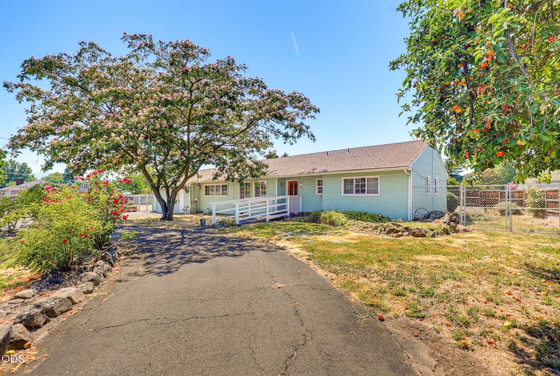 ApxCA00002. Photo 2 of 41, 1265 Corona Avenue, Medford, OR 97504