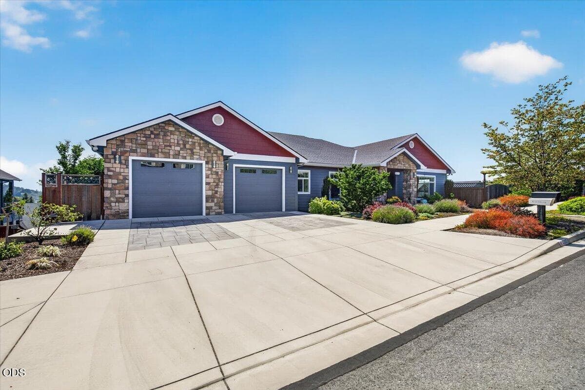 07-7. Photo 3 of 50, 4200 Falcon Ridge Terrace, Medford, OR 97504
