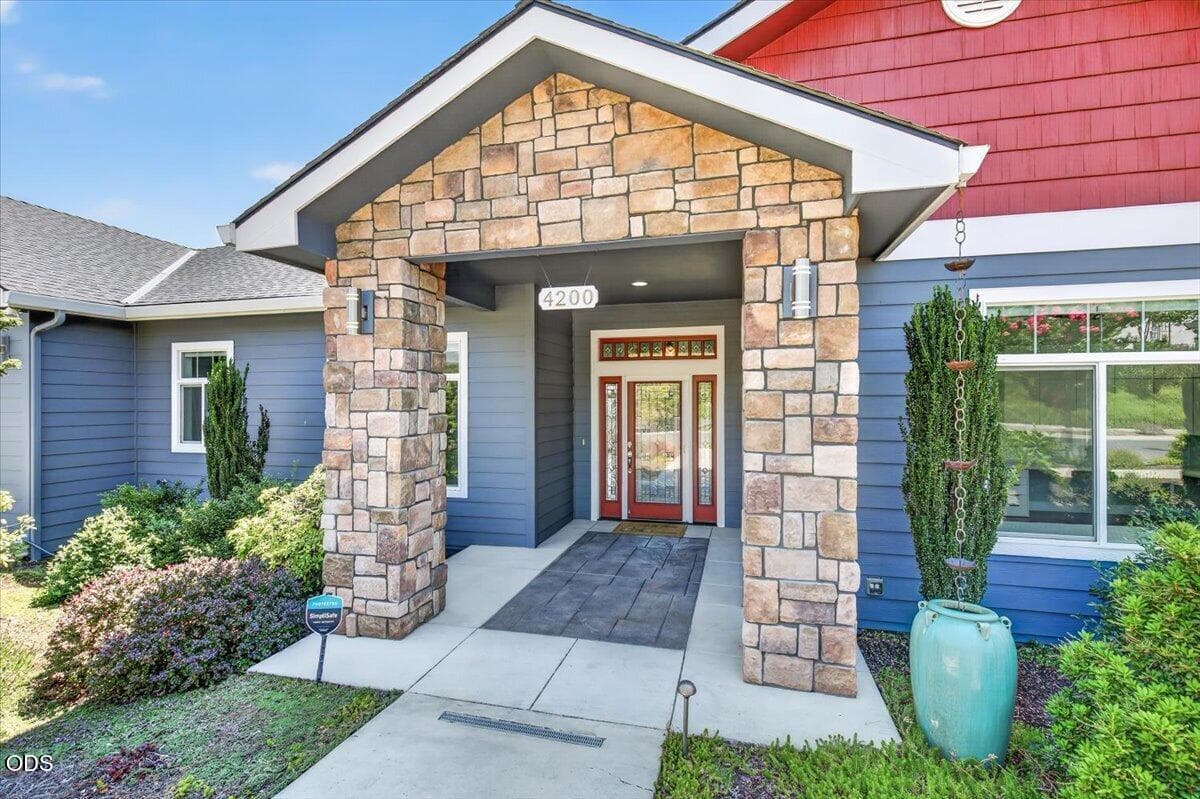 08-8. Photo 4 of 50, 4200 Falcon Ridge Terrace, Medford, OR 97504