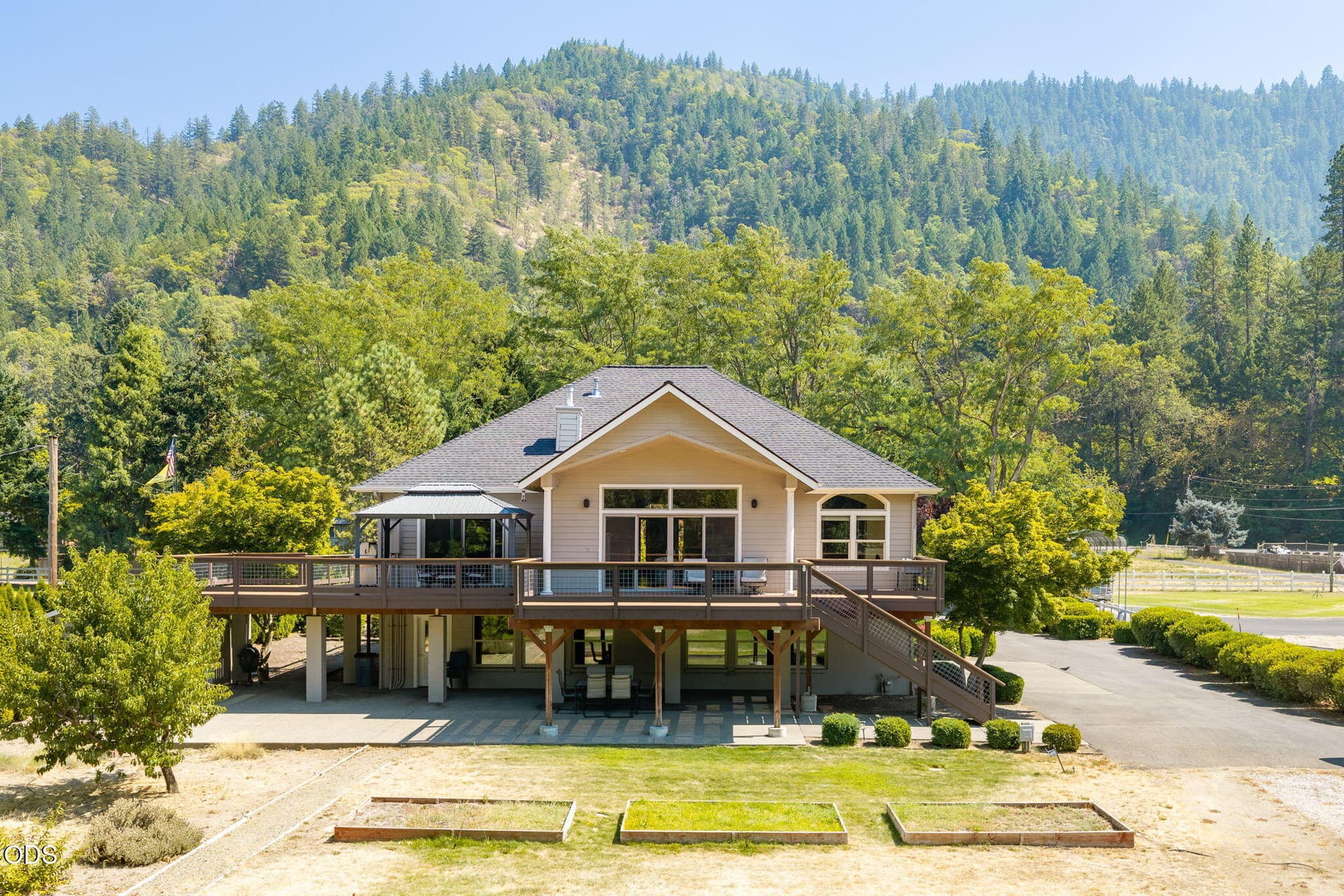 3. Photo 3 of 97, 8158 Rogue River Highway, Grants Pass, OR 97527