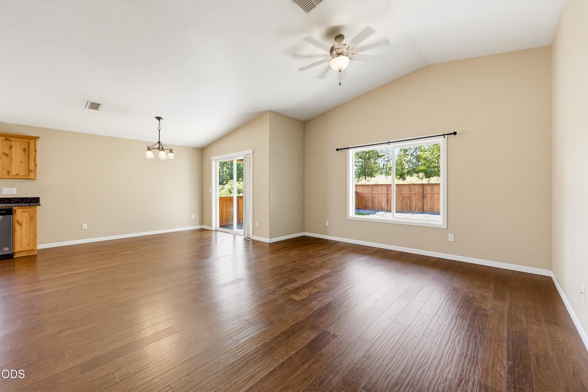 ApxEL00012. Photo 5 of 38, 2287 Evie Lane, Grants Pass, OR 97527