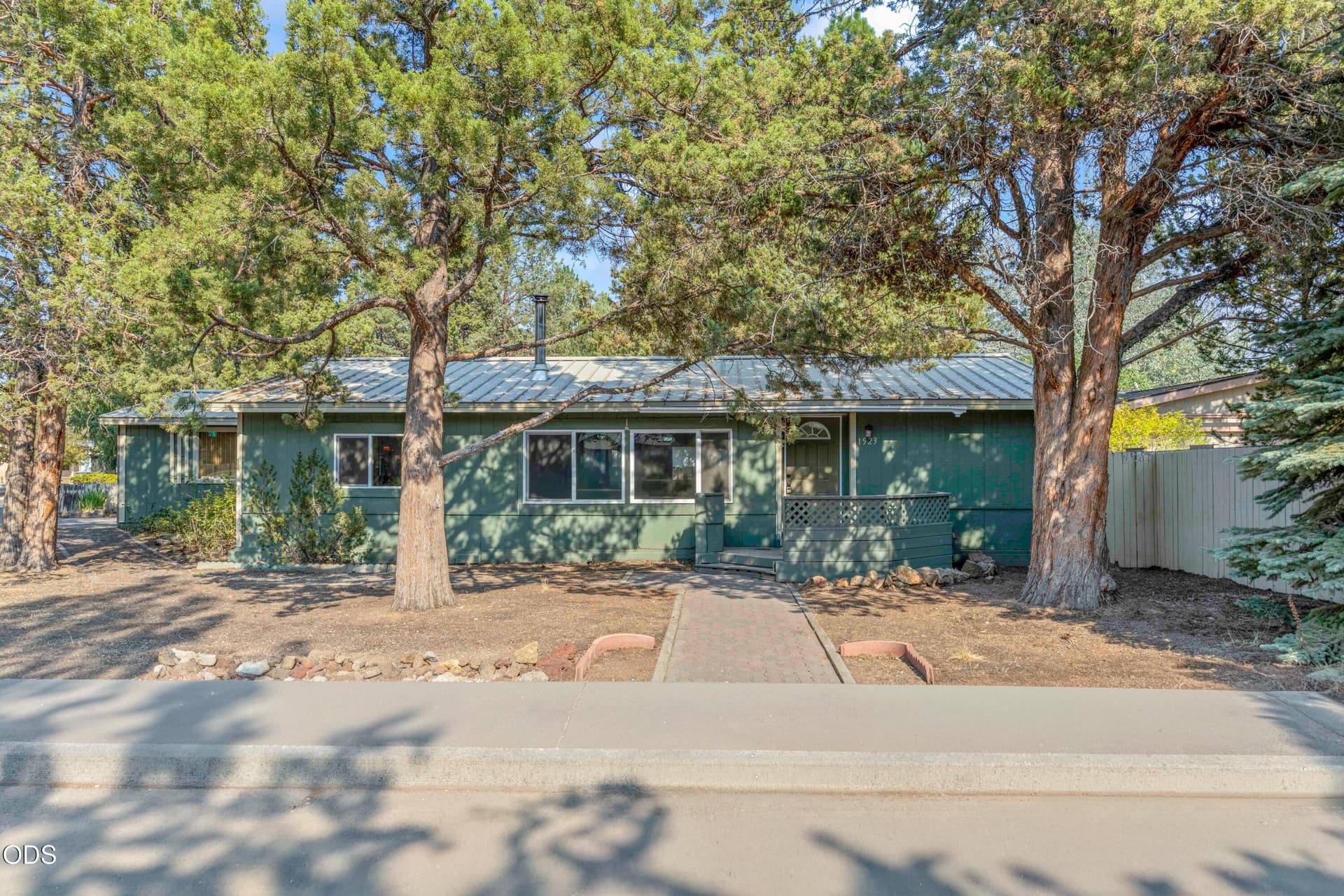 01. Photo 1 of 26, 1523 SE Bronzewood Avenue, Bend, OR 97702