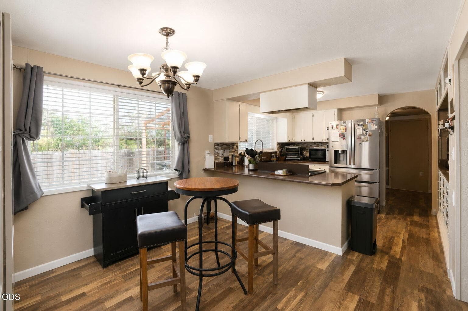 Dining area. Photo 5 of 19, 1031 Temple Drive, Central Point, OR 97502