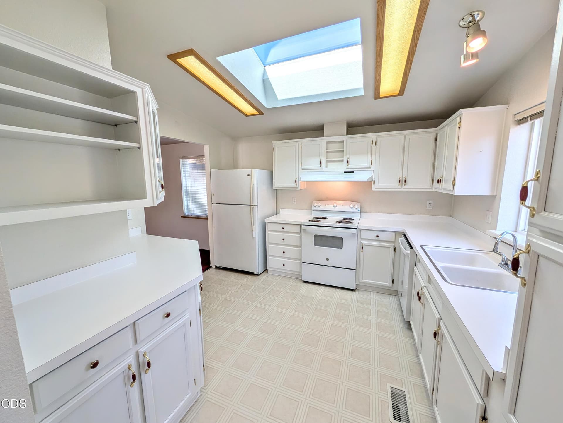 SB53_Kitchen1. Photo 5 of 20, 1188 NE 27th Street Unit 53, Bend, OR 97701