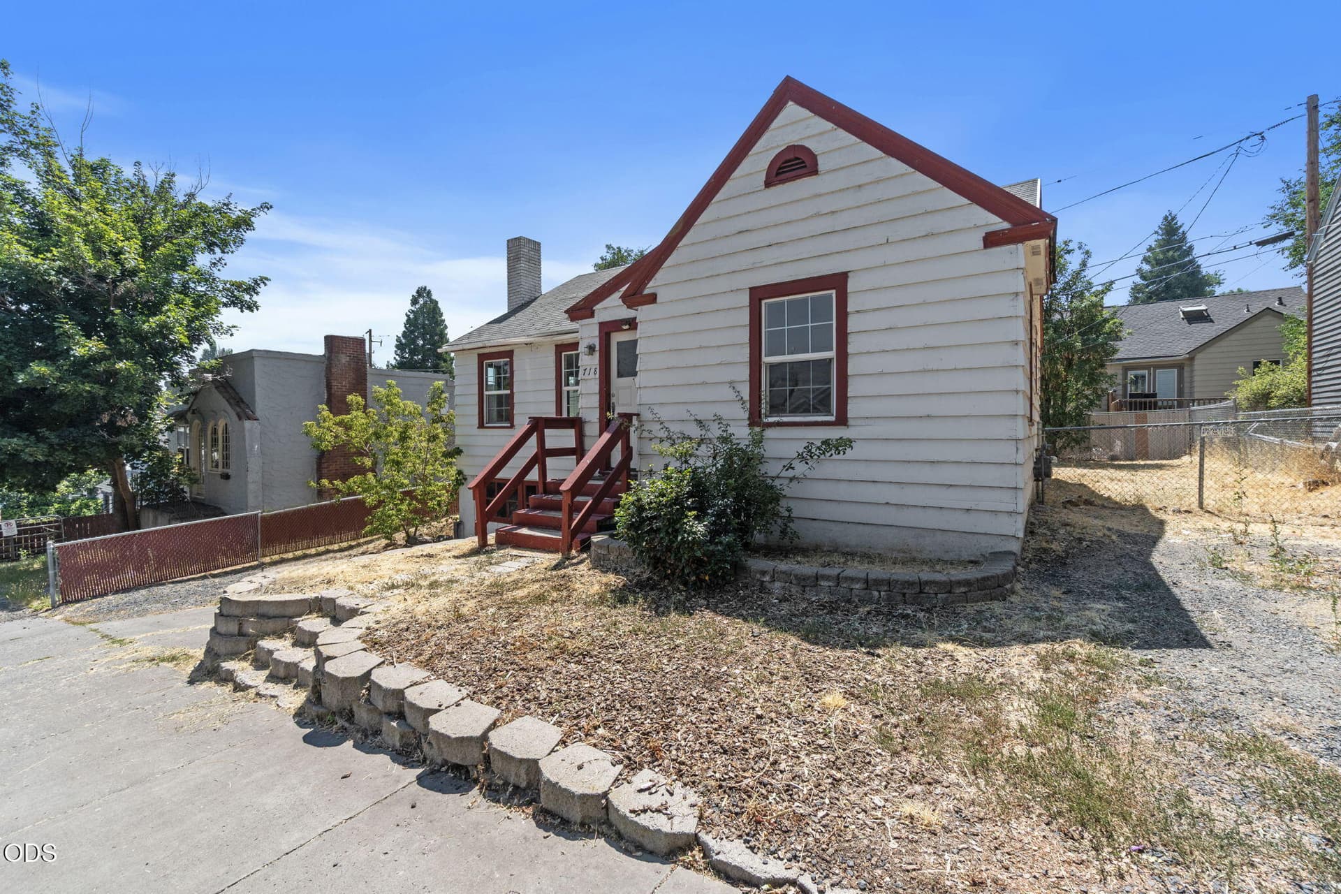 6-web-or-mls-DSC08065. Photo 5 of 38, 718 Roseway Drive, Klamath Falls, OR 97601