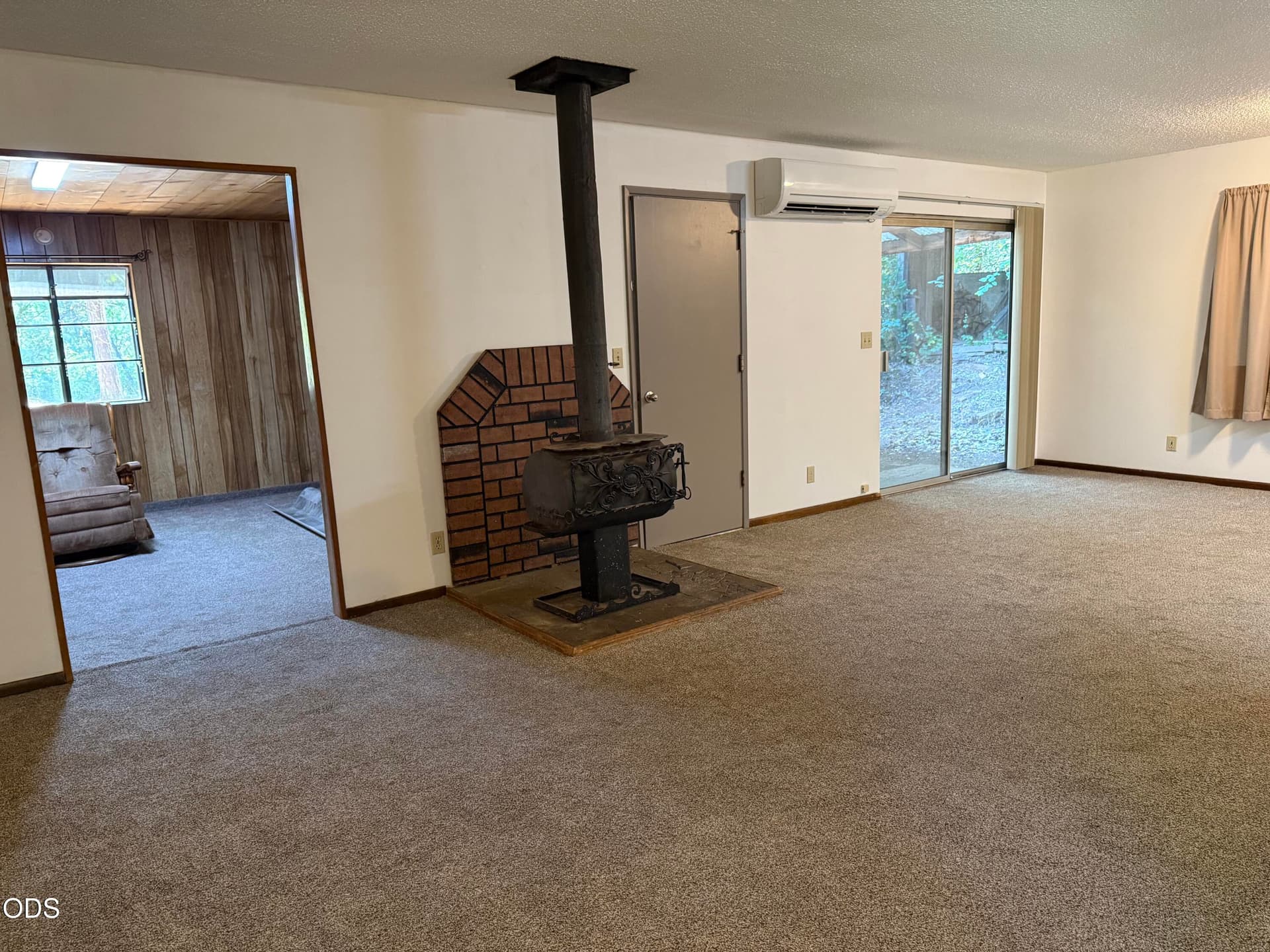 LR dining area, family room. Photo 4 of 20, 461 Fir Drive, Cave Junction, OR 97523