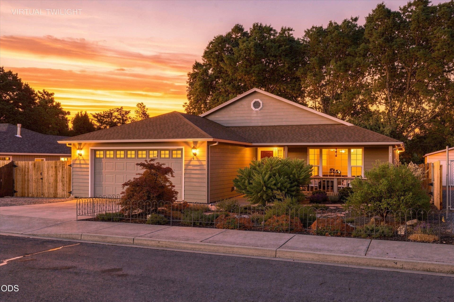 01-468 Westminster Dr-31. Photo 1 of 28, 468 Westminster Drive, Eagle Point, OR 97524