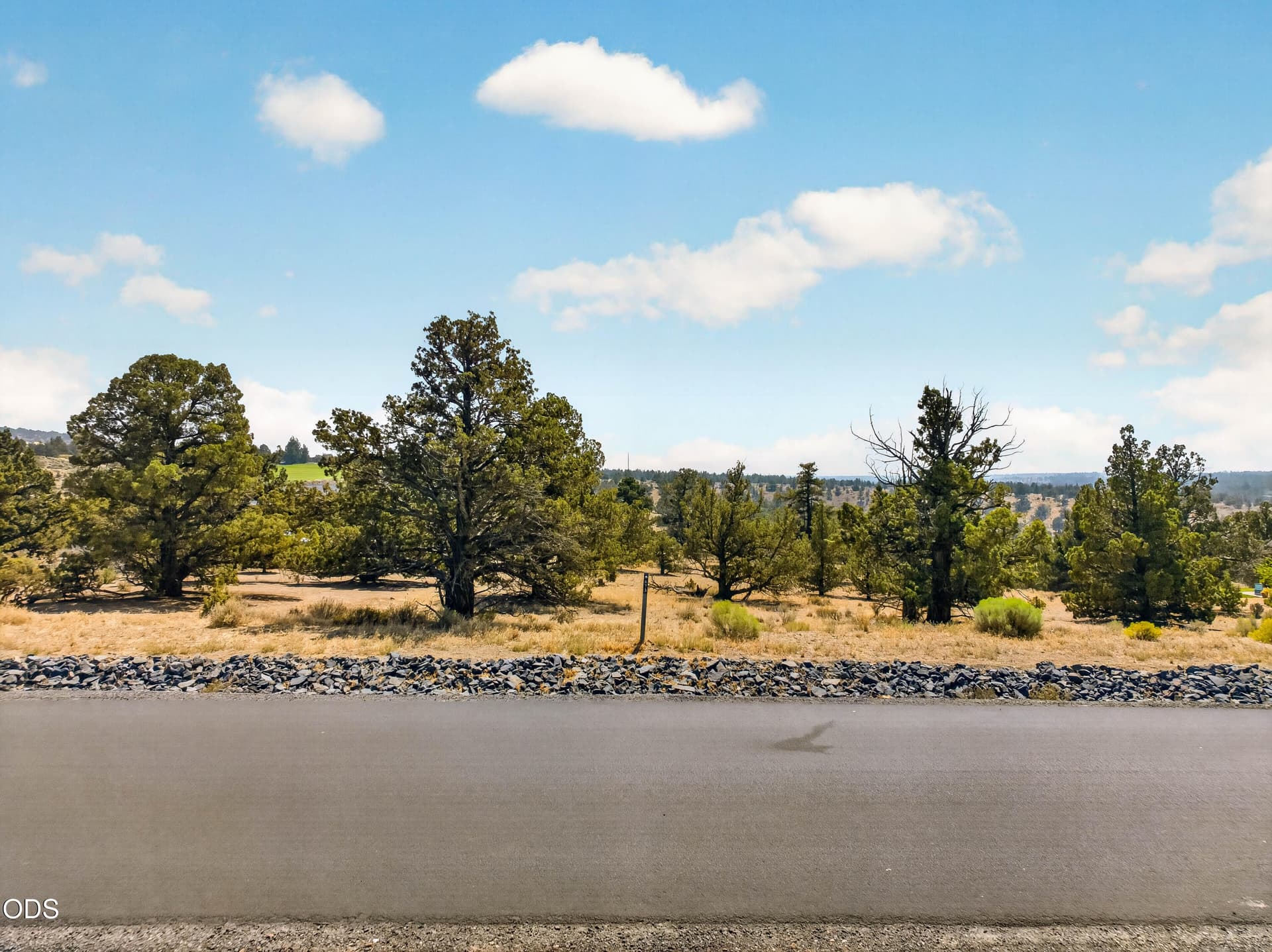 09-Lot 673. Photo 3 of 18, SW Starview Drive Unit 673, Powell Butte, OR 97753