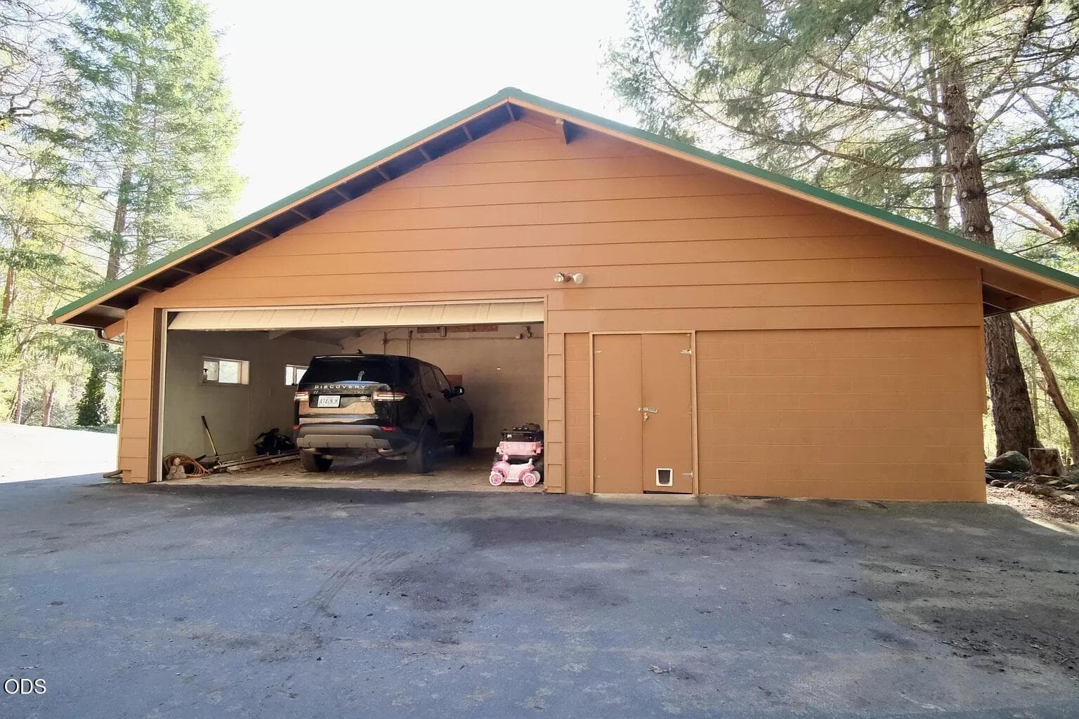 3. Photo 5 of 36, 2595 E Evans Creek Road, Rogue River, OR 97537