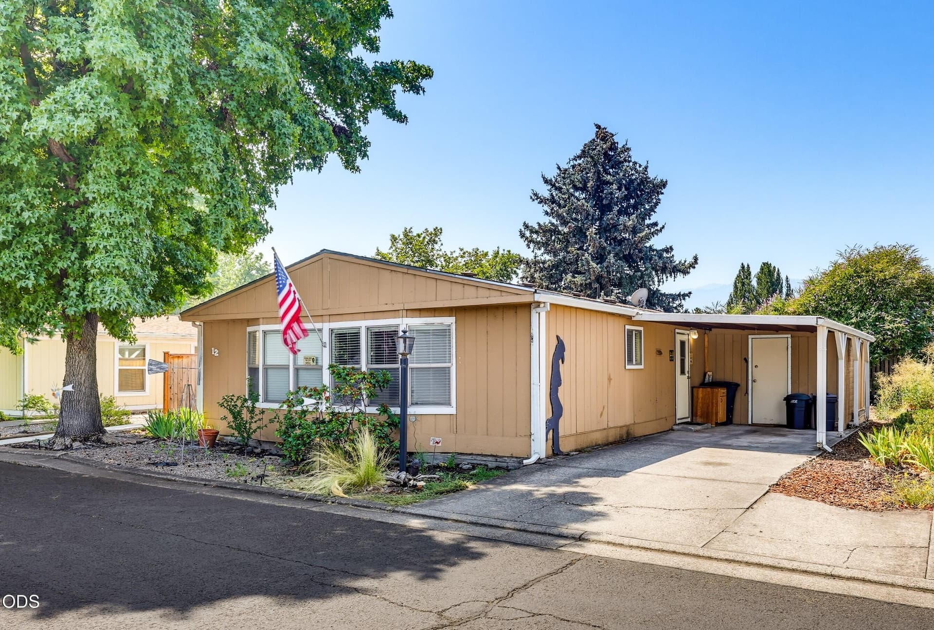 1. Photo 1 of 35, 4624 S Pacific Highway Unit 12, Phoenix, OR 97535