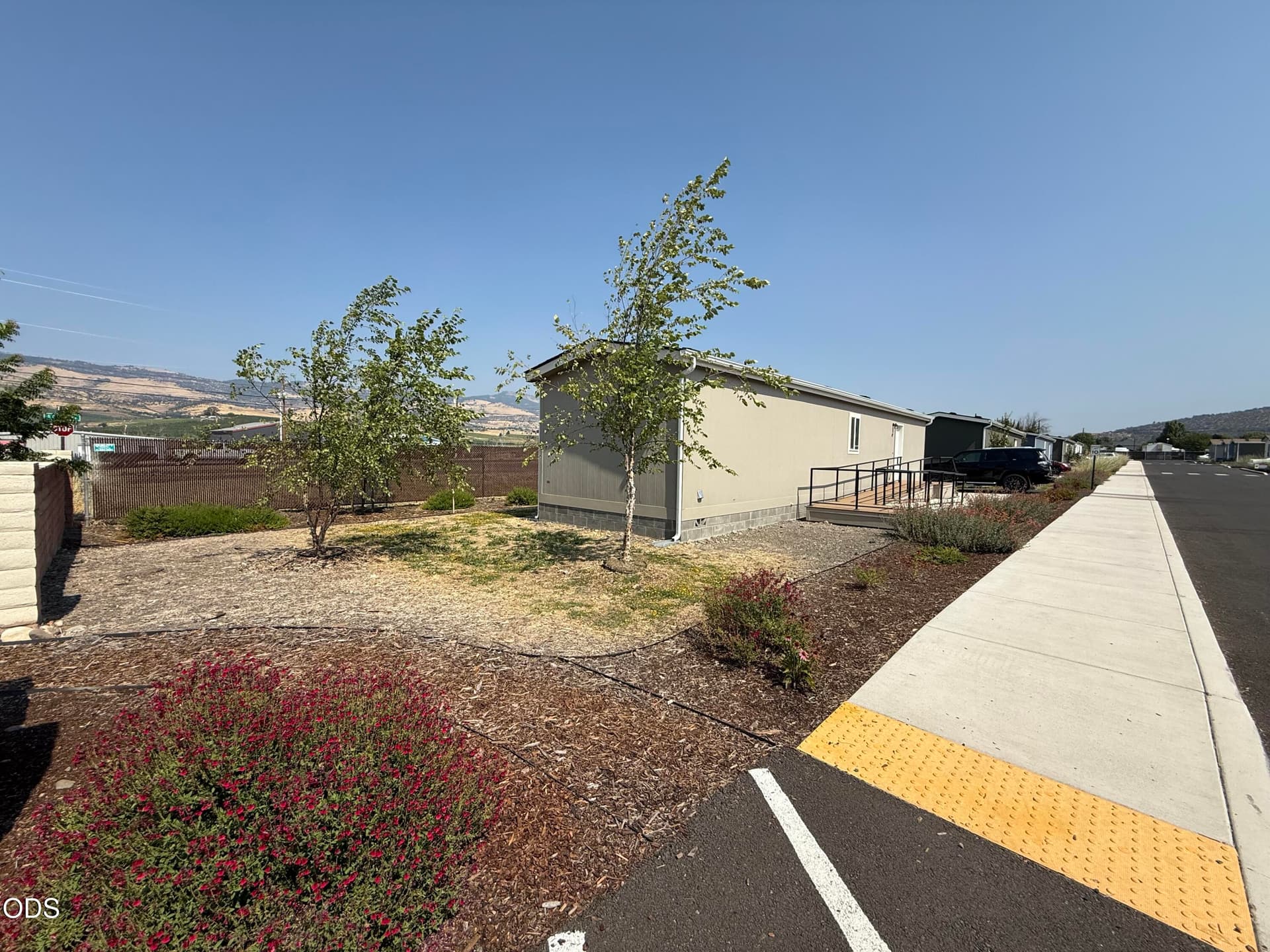 2 460 Arnos #87. Photo 2 of 17, 460 Arnos Street Unit 87, Talent, OR 97540