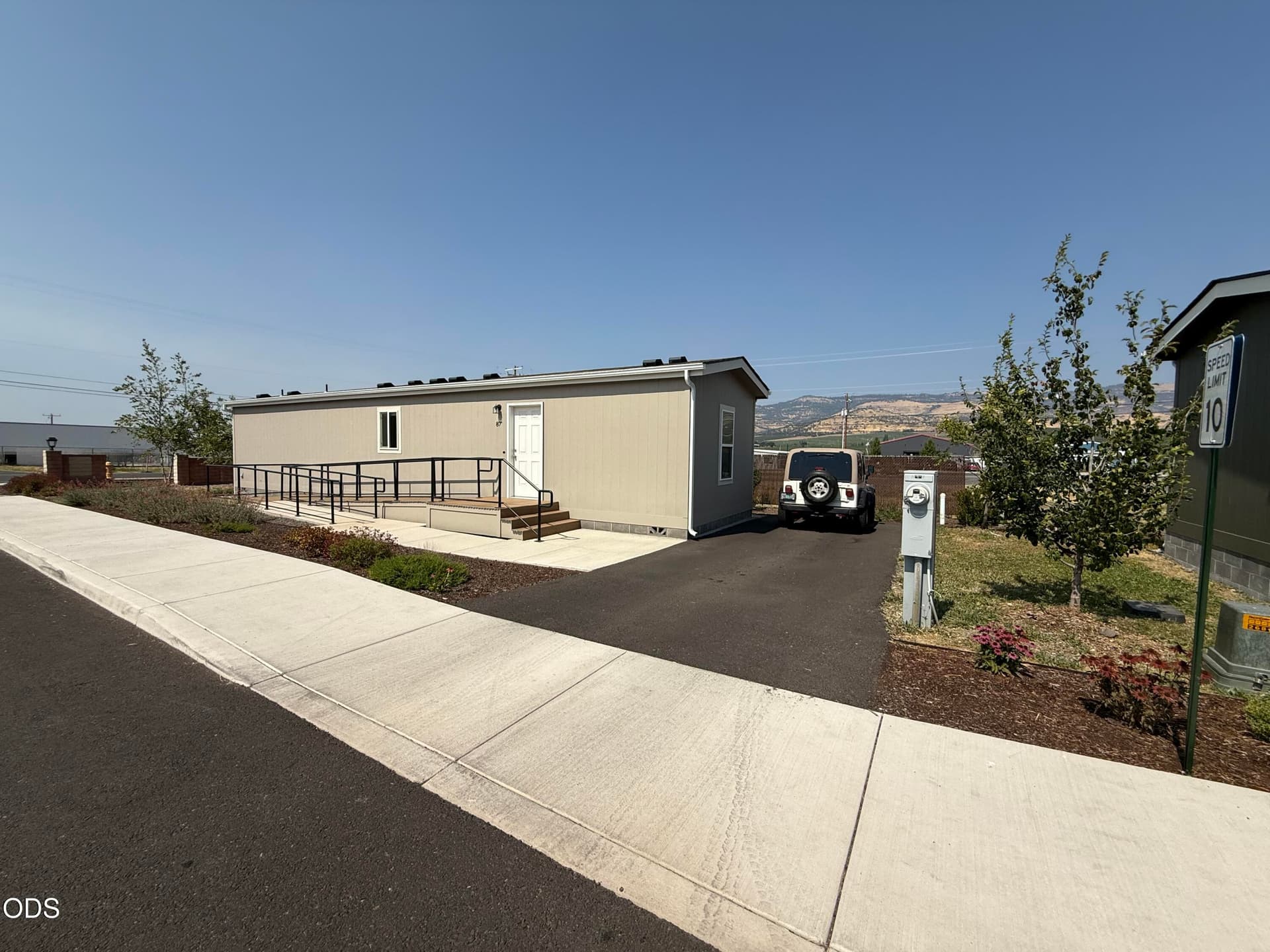 3 460 Arnos #87. Photo 3 of 17, 460 Arnos Street Unit 87, Talent, OR 97540