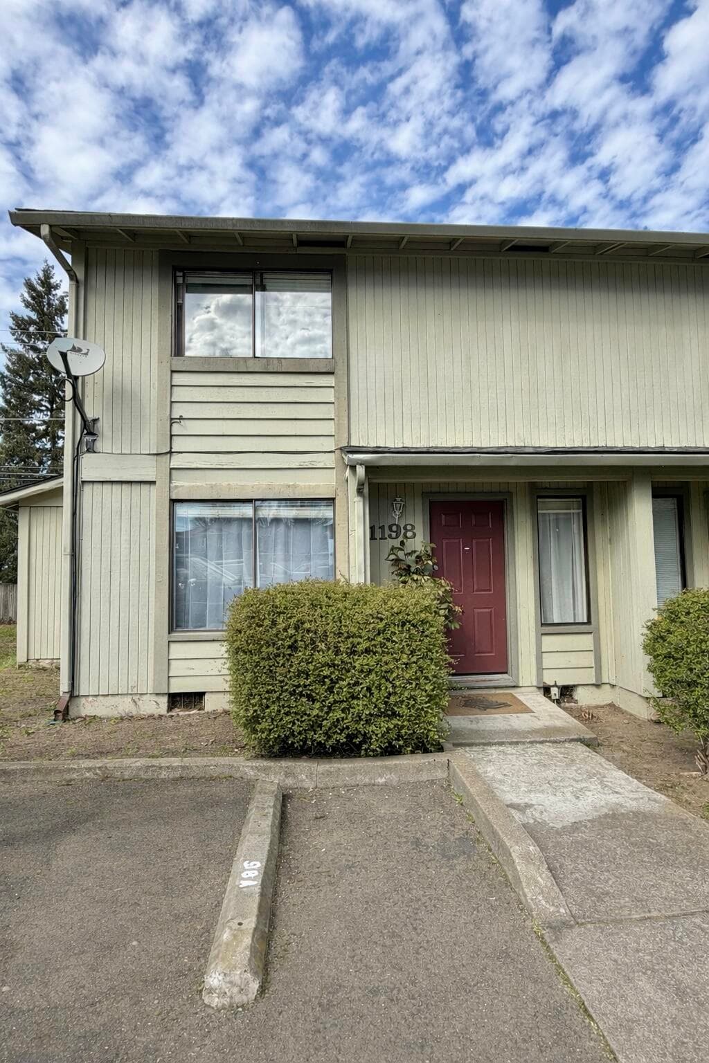 Front. Photo 1 of 20, 1198 Morrow Road Unit A, Medford, OR 97504