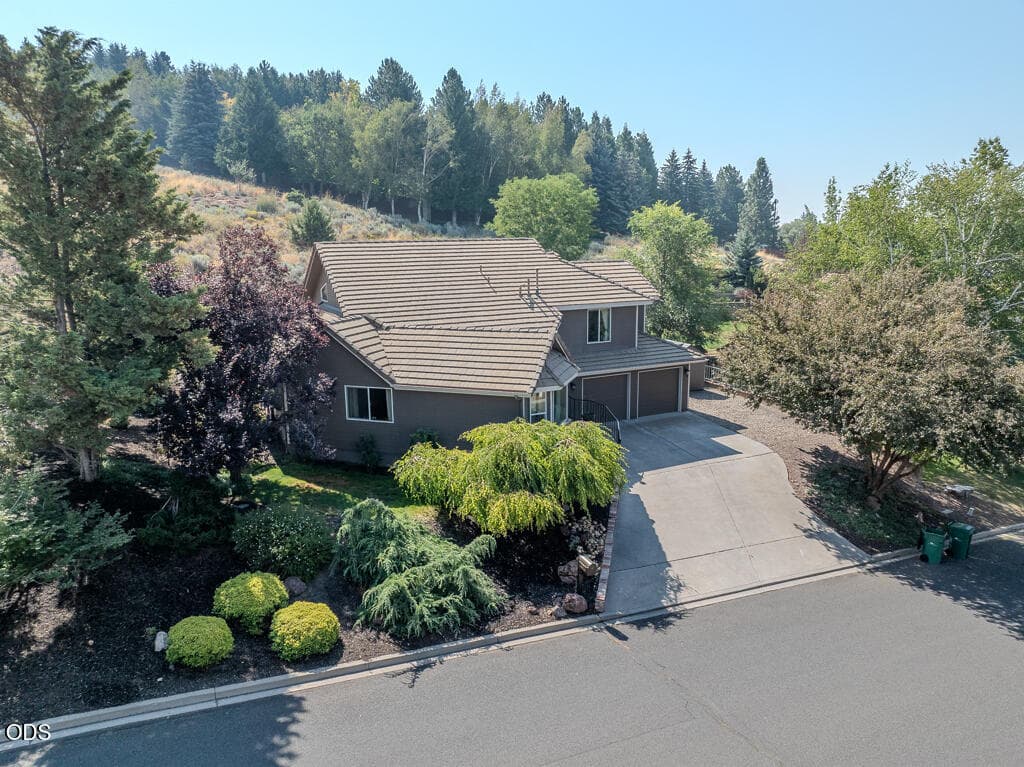 Mountain View. Photo 2 of 45, 335 Mountain View Boulevard, Klamath Falls, OR 97601