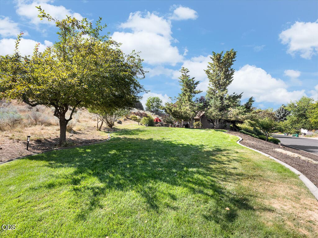 Mountain View-2. Photo 4 of 45, 335 Mountain View Boulevard, Klamath Falls, OR 97601