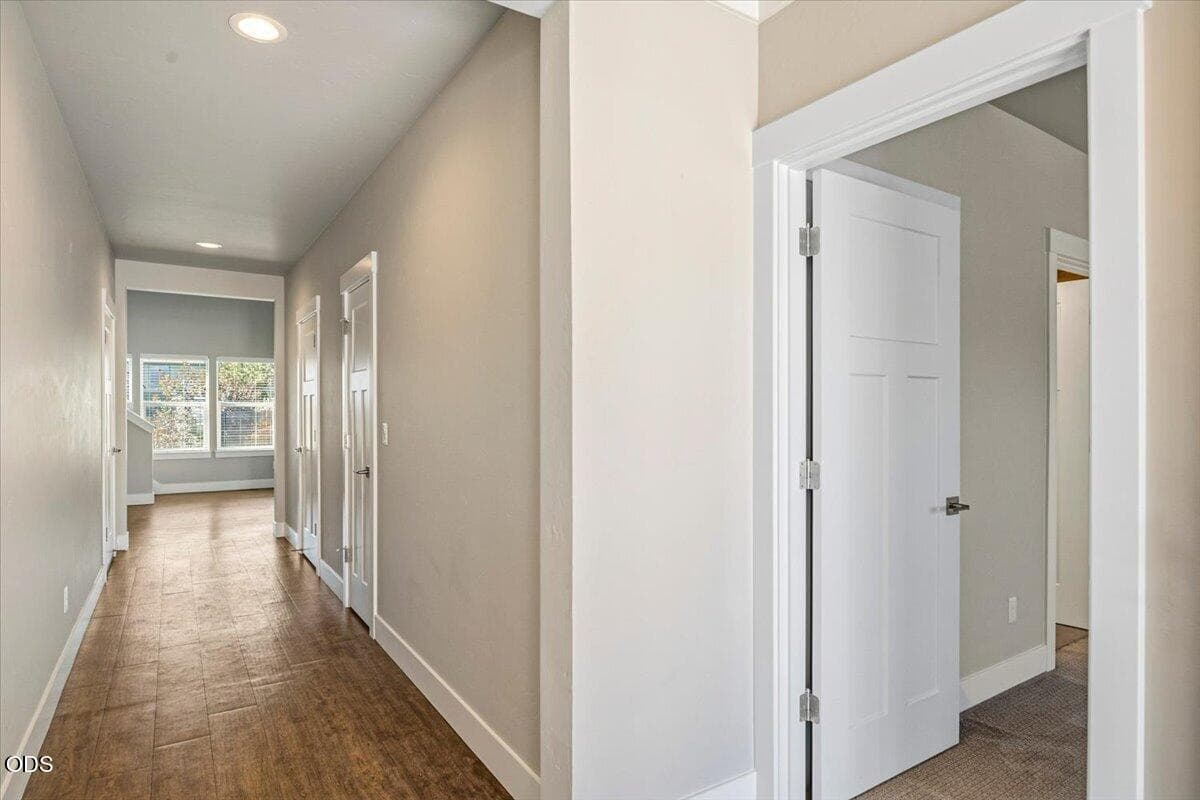 Entry/Hallway. Photo 3 of 38, 2755 SW Greens Boulevard Unit APT 17, Redmond, OR 97756