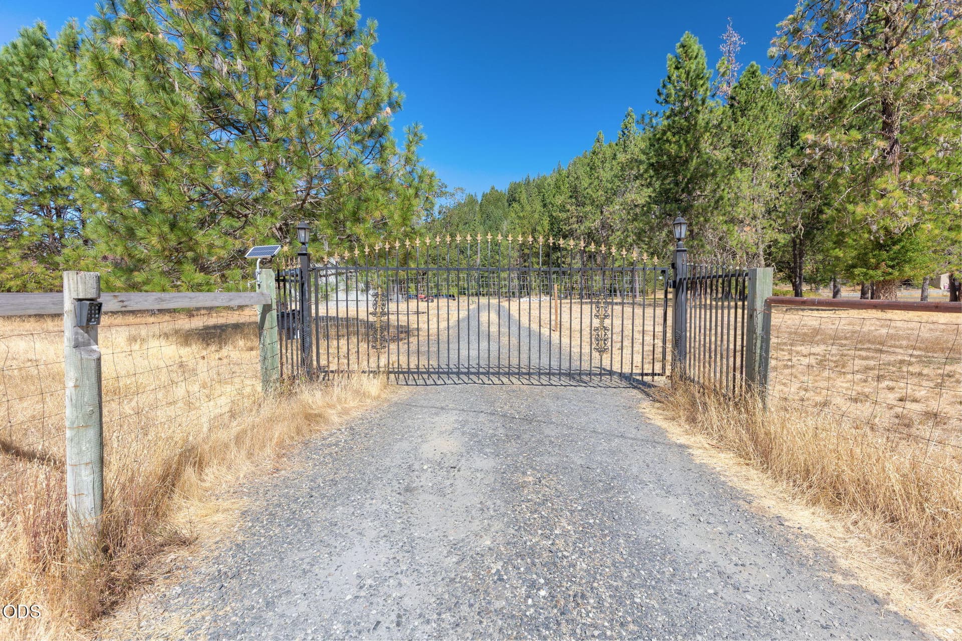 21-web-or-mls-105-dog-creek-rd. Photo 2 of 49, 105 Dog Creek Road, Wolf Creek, OR 97497