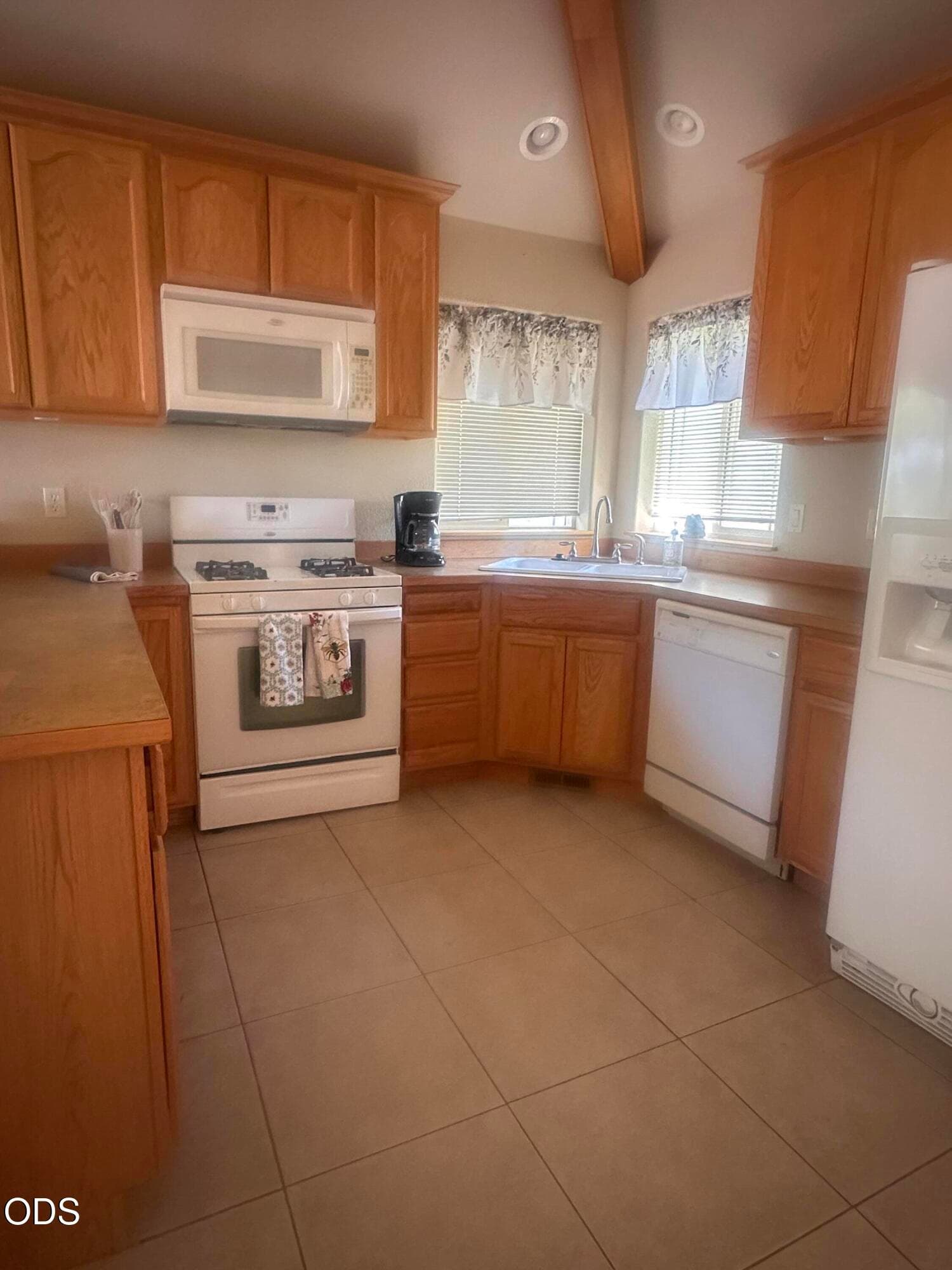 Kitchen. Photo 4 of 17, 4815 Falcon Drive, Klamath Falls, OR 97601