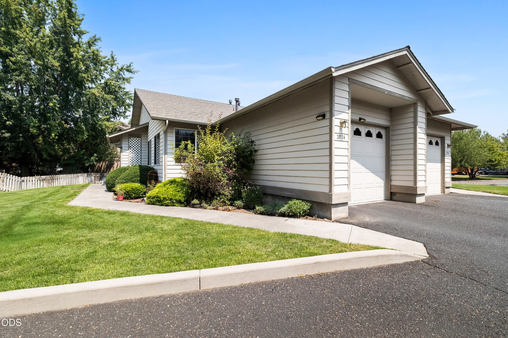 01-20260805 JILL ROSELL. Photo 1 of 21, 2074 NE Chanel Court, Bend, OR 97701