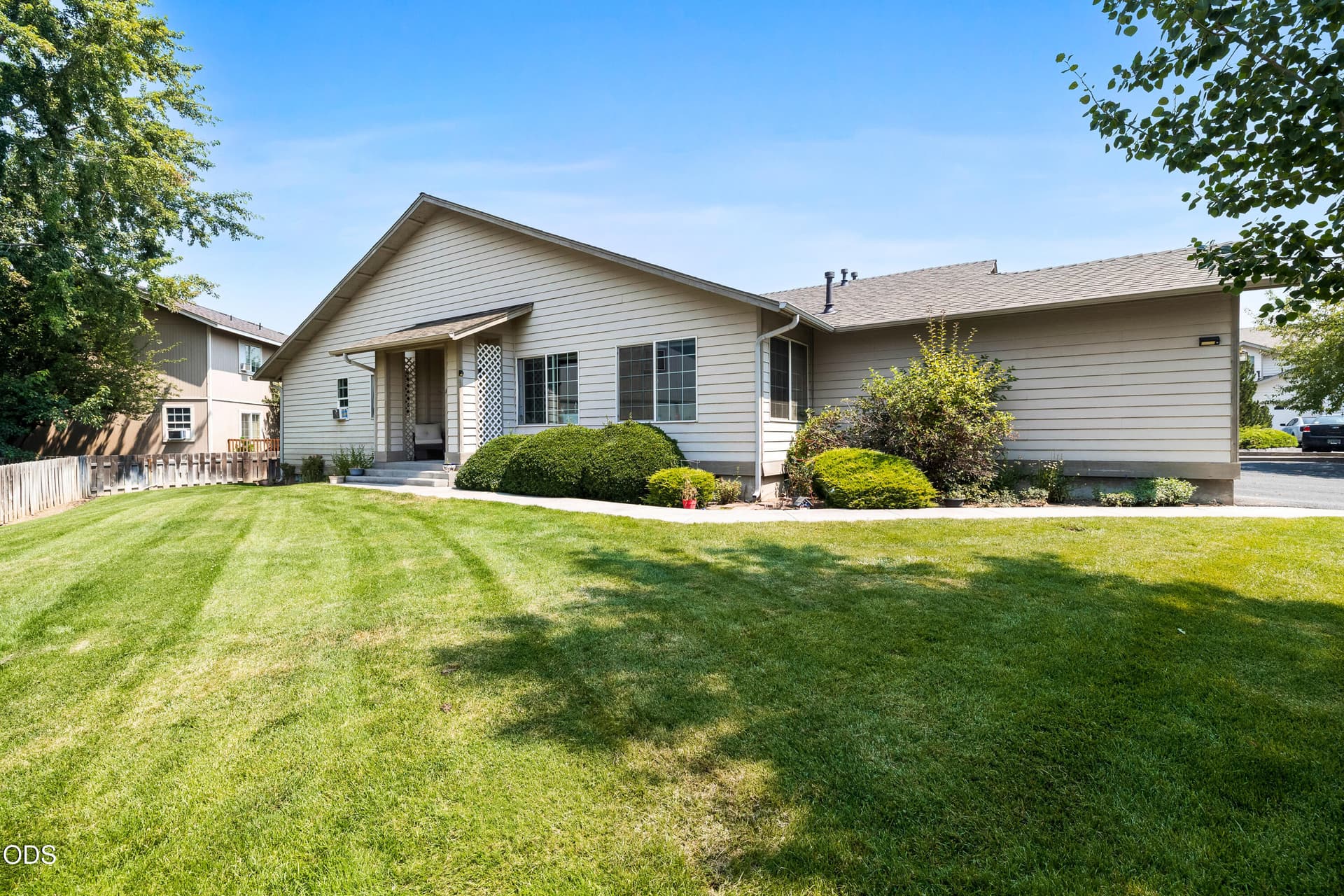 04-20260805 JILL ROSELL-4. Photo 5 of 21, 2074 NE Chanel Court, Bend, OR 97701