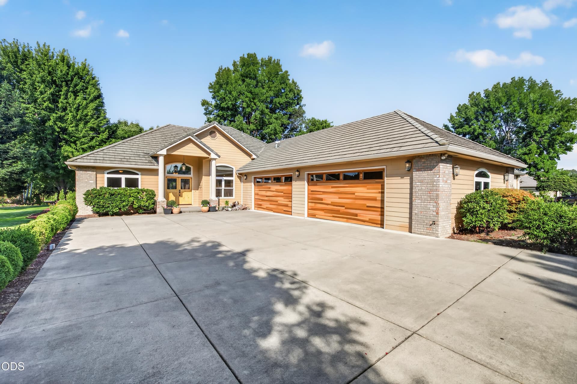 1. Photo 1 of 60, 159 Princeville Drive, Eagle Point, OR 97524