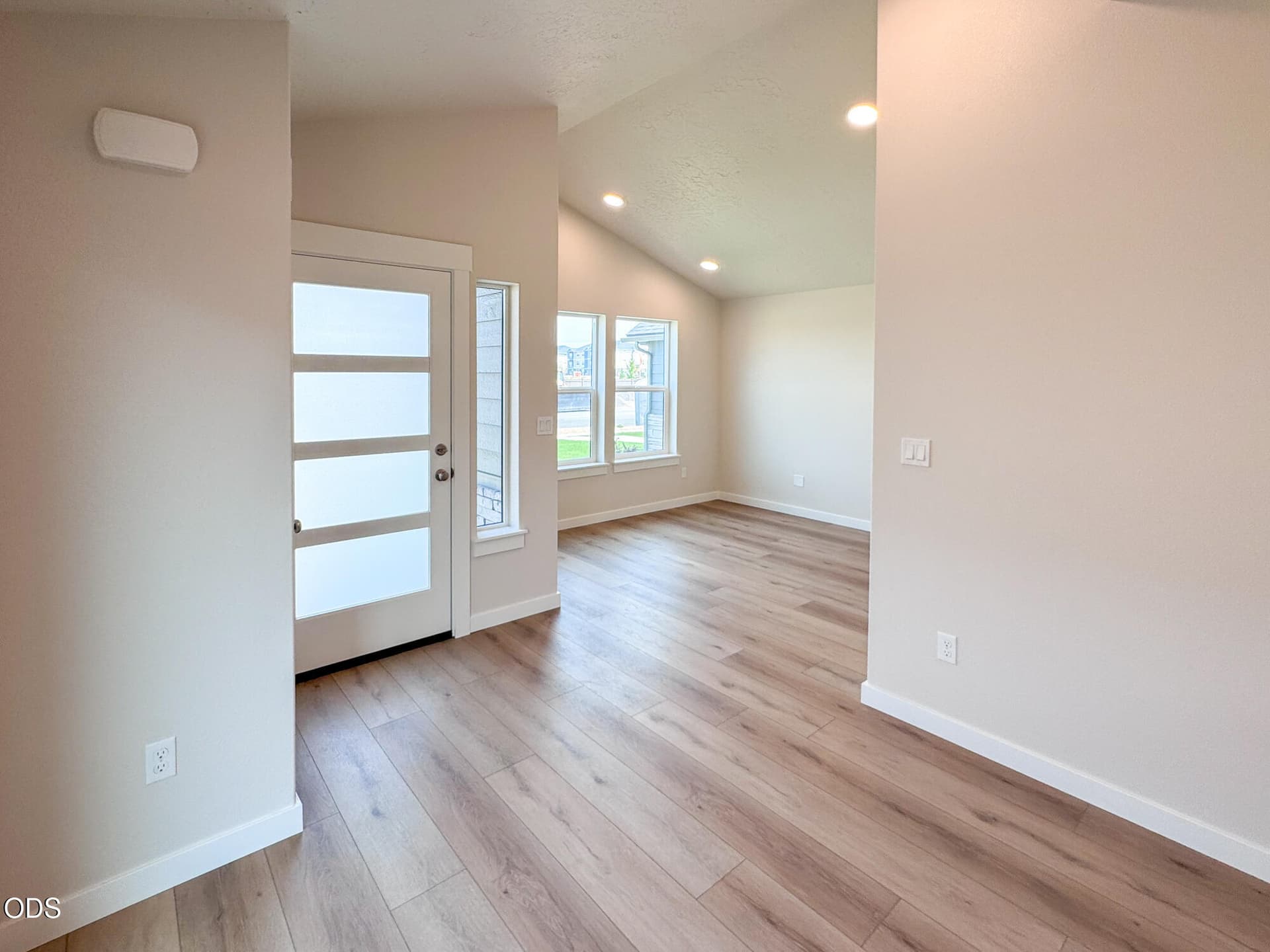 Hearthstone 287 (9). Photo 2 of 12, 2830 NW Sterling Drive, Redmond, OR 97756